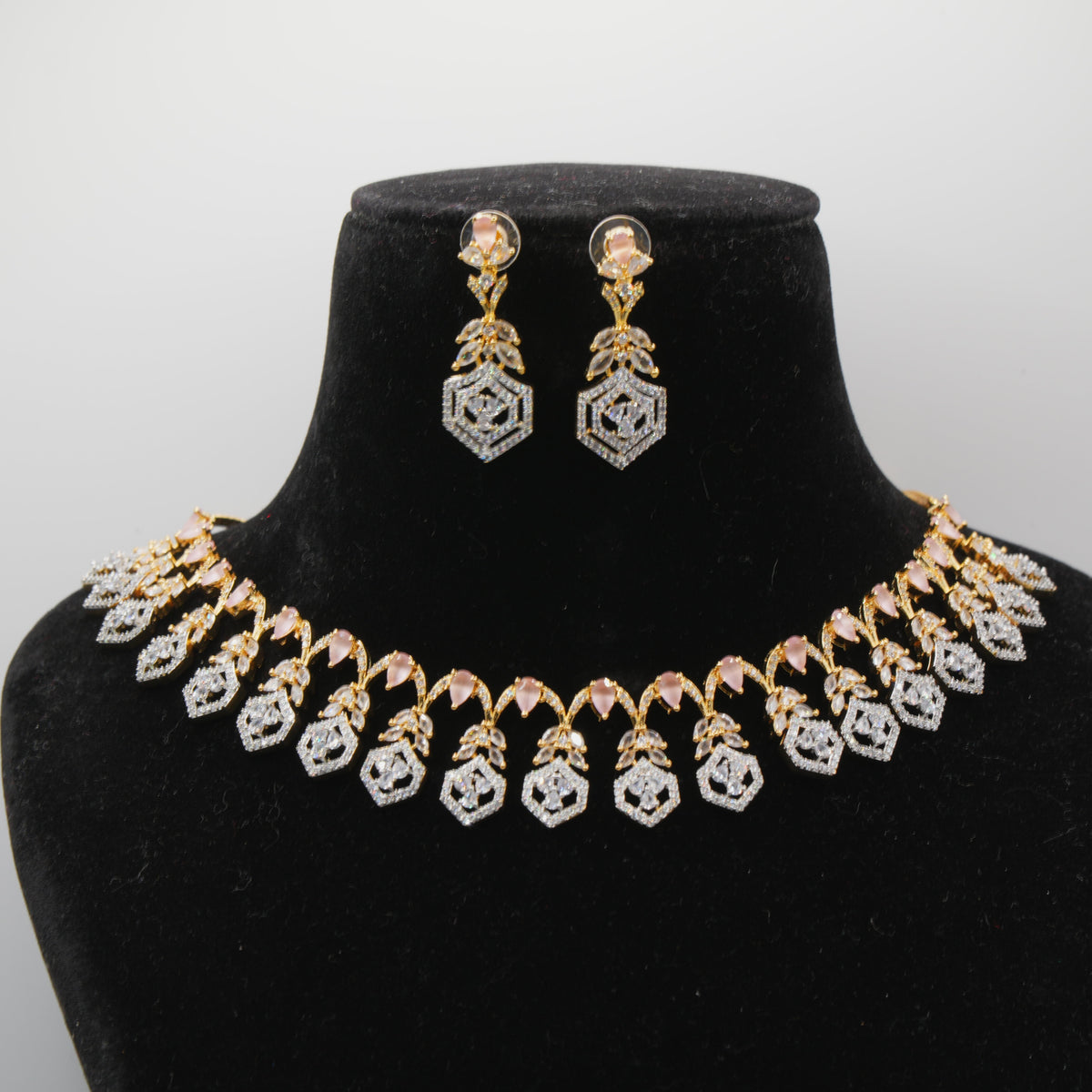 Shahad Peach Peacock Collar Necklace Set