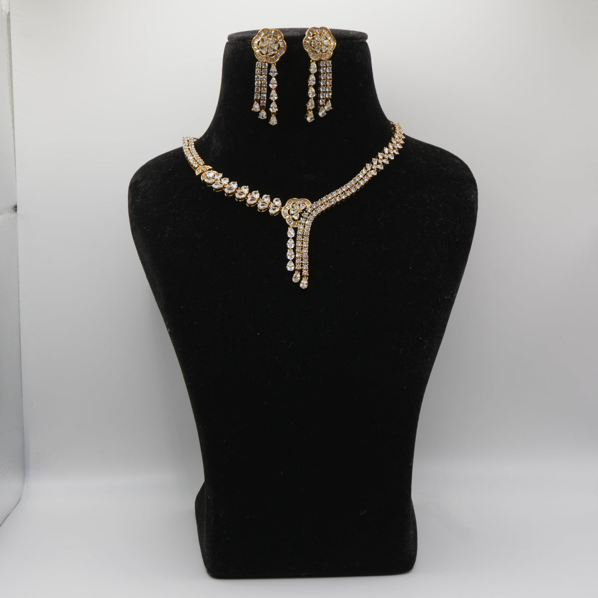 Sunehra Tassel Necklace Set