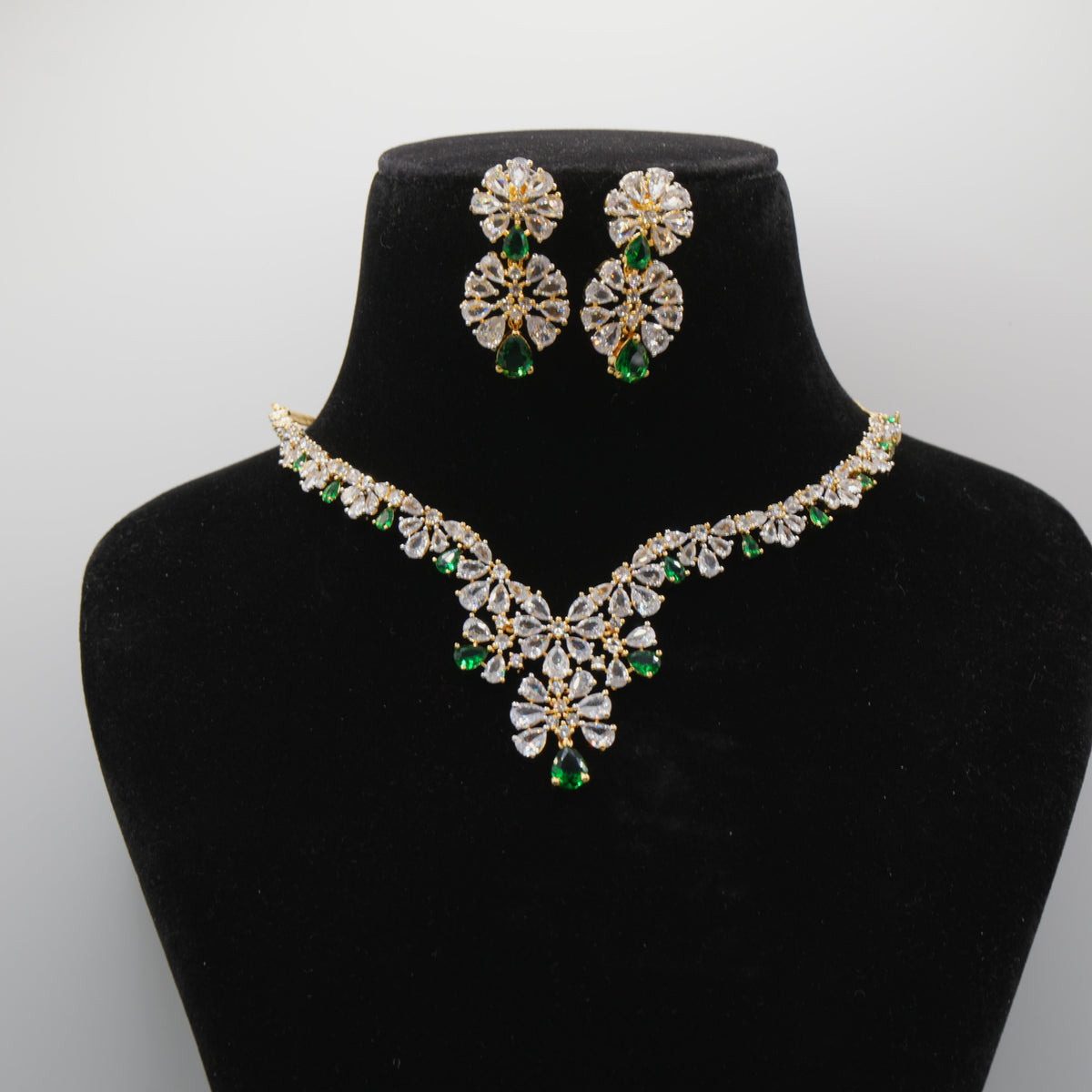 Panna Emerald Floral Vine Necklace Set