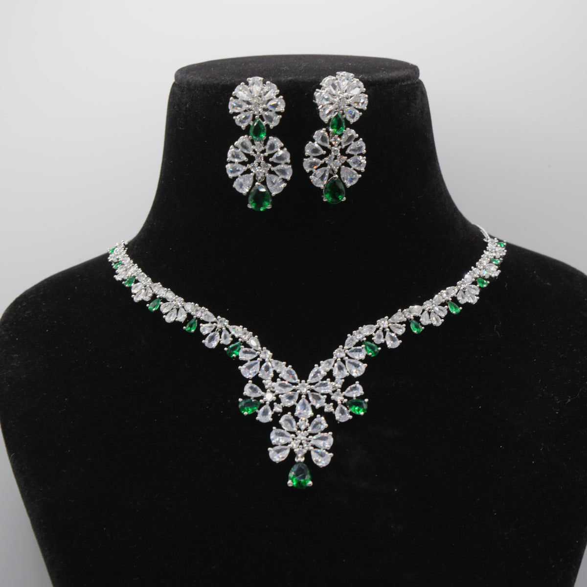 Zamurd Emerald Floral Vine Necklace Set