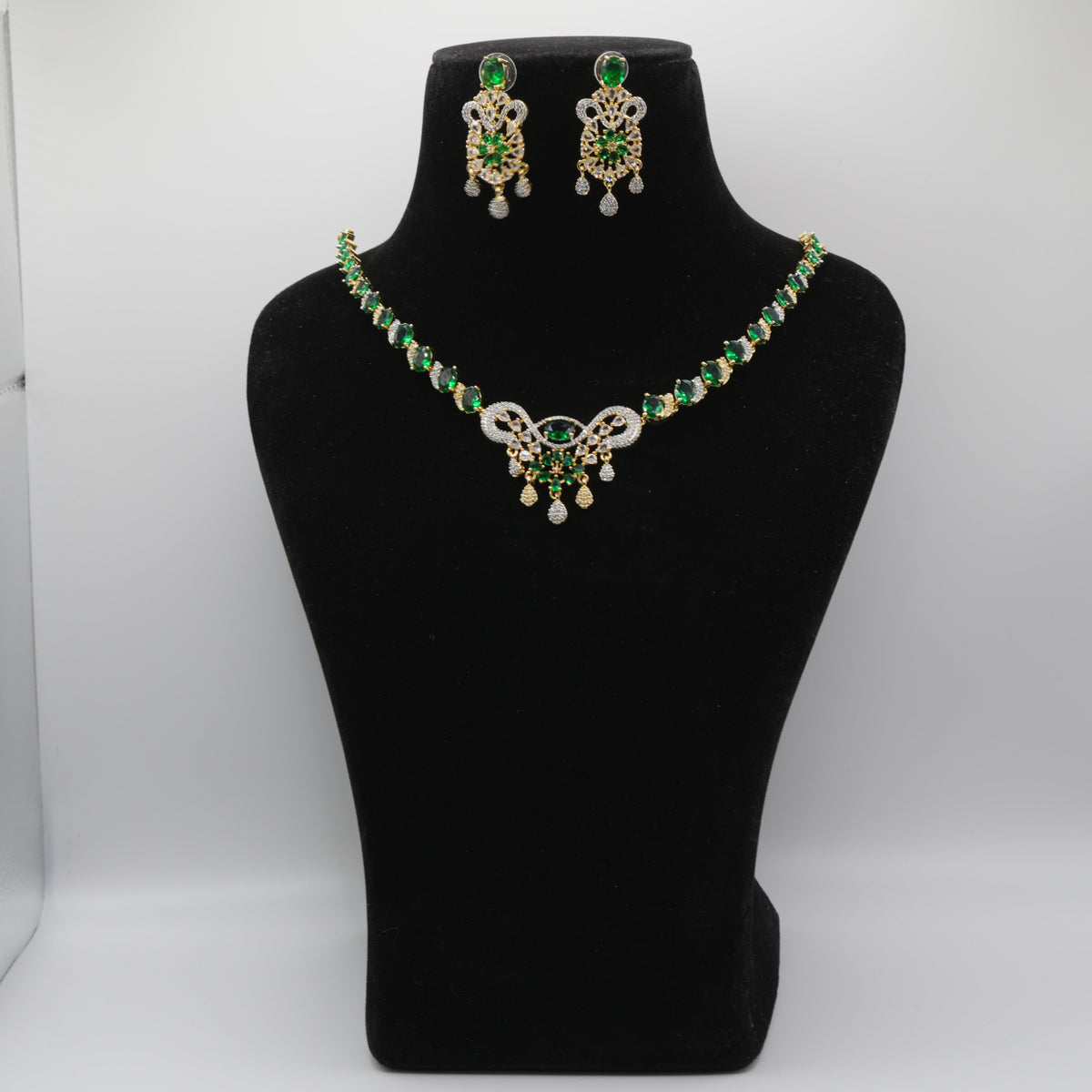 Zamurd Emerald Mughal Necklace Set