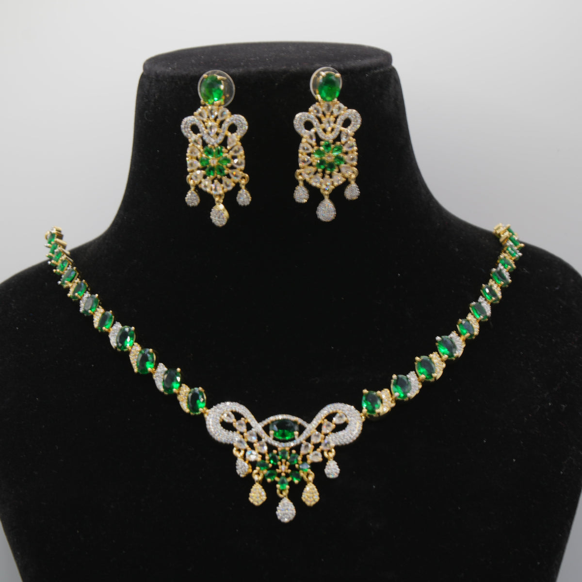 Zamurd Emerald Mughal Necklace Set