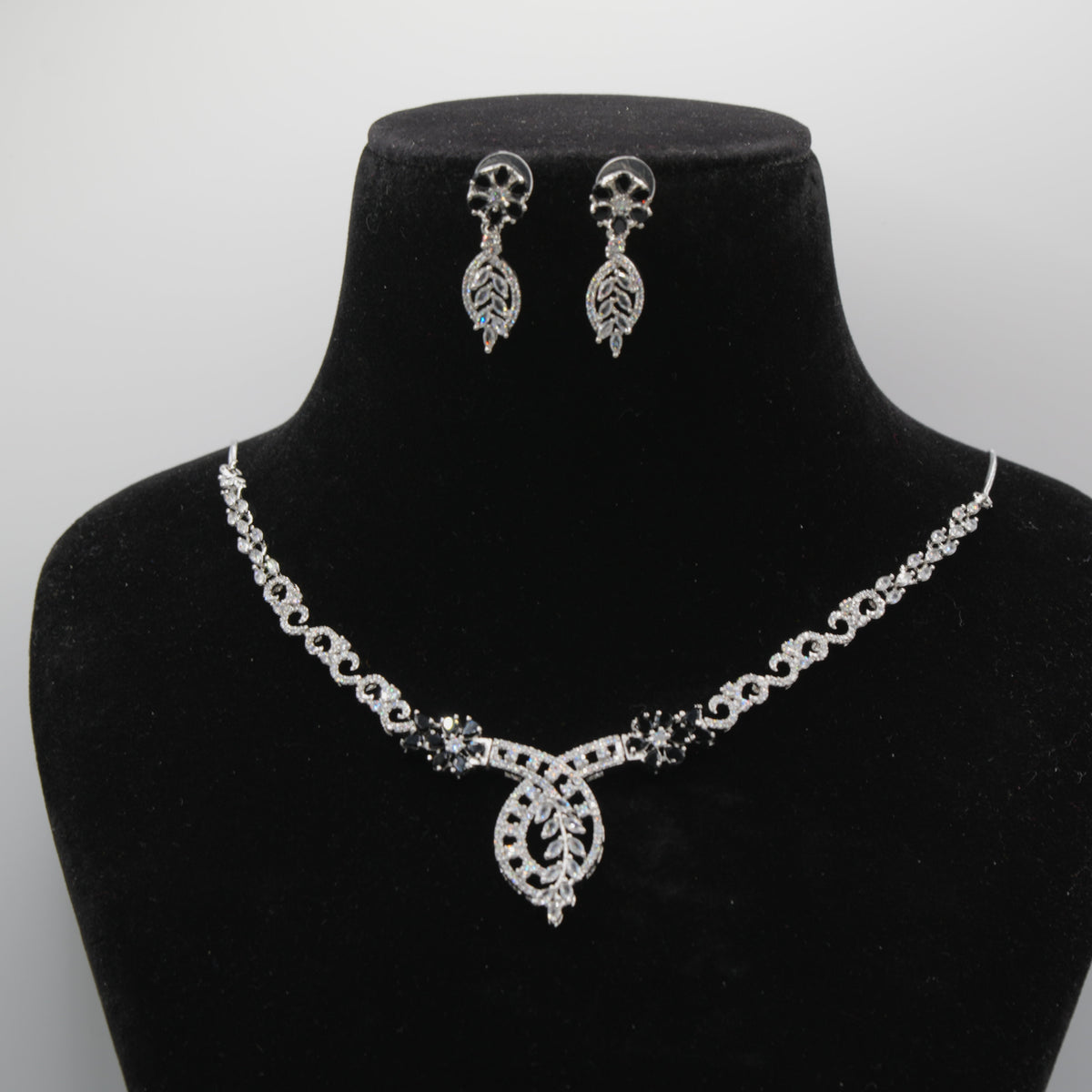 Patti Silver Necklace Set