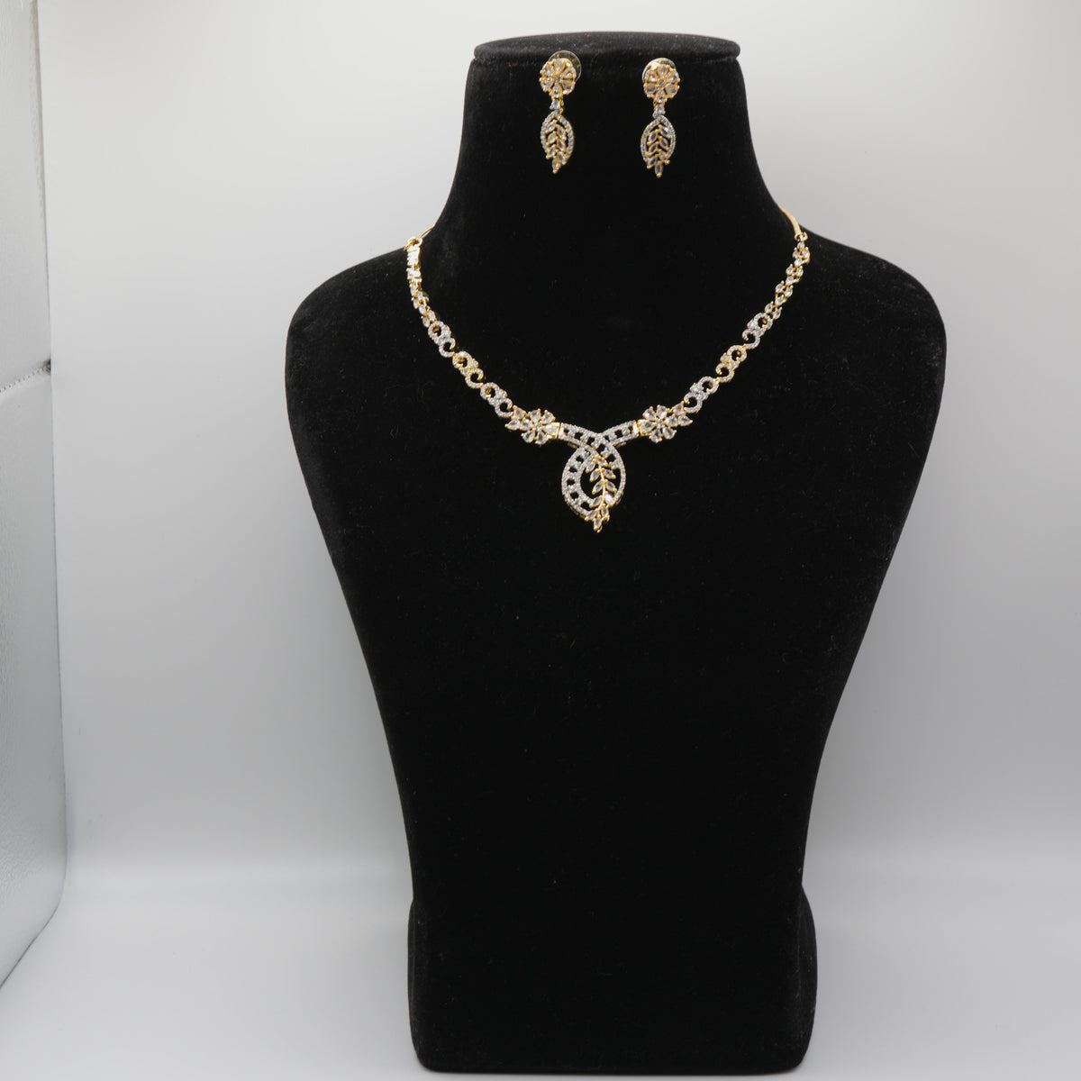 Sohni Floral Necklace Set