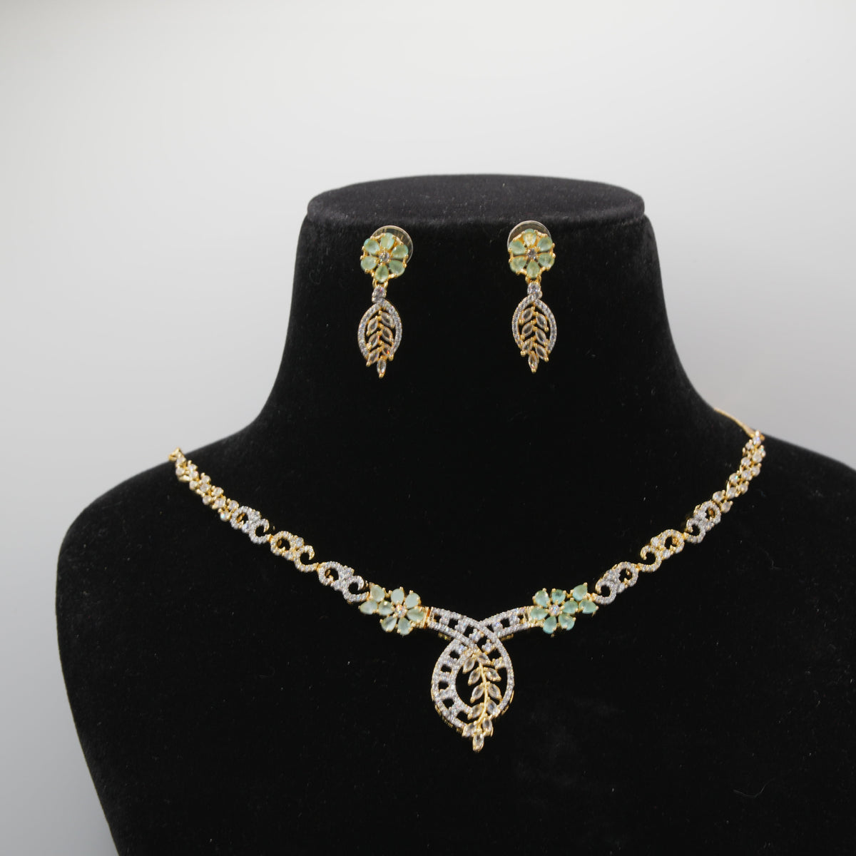 Kiran Mint Necklace Set