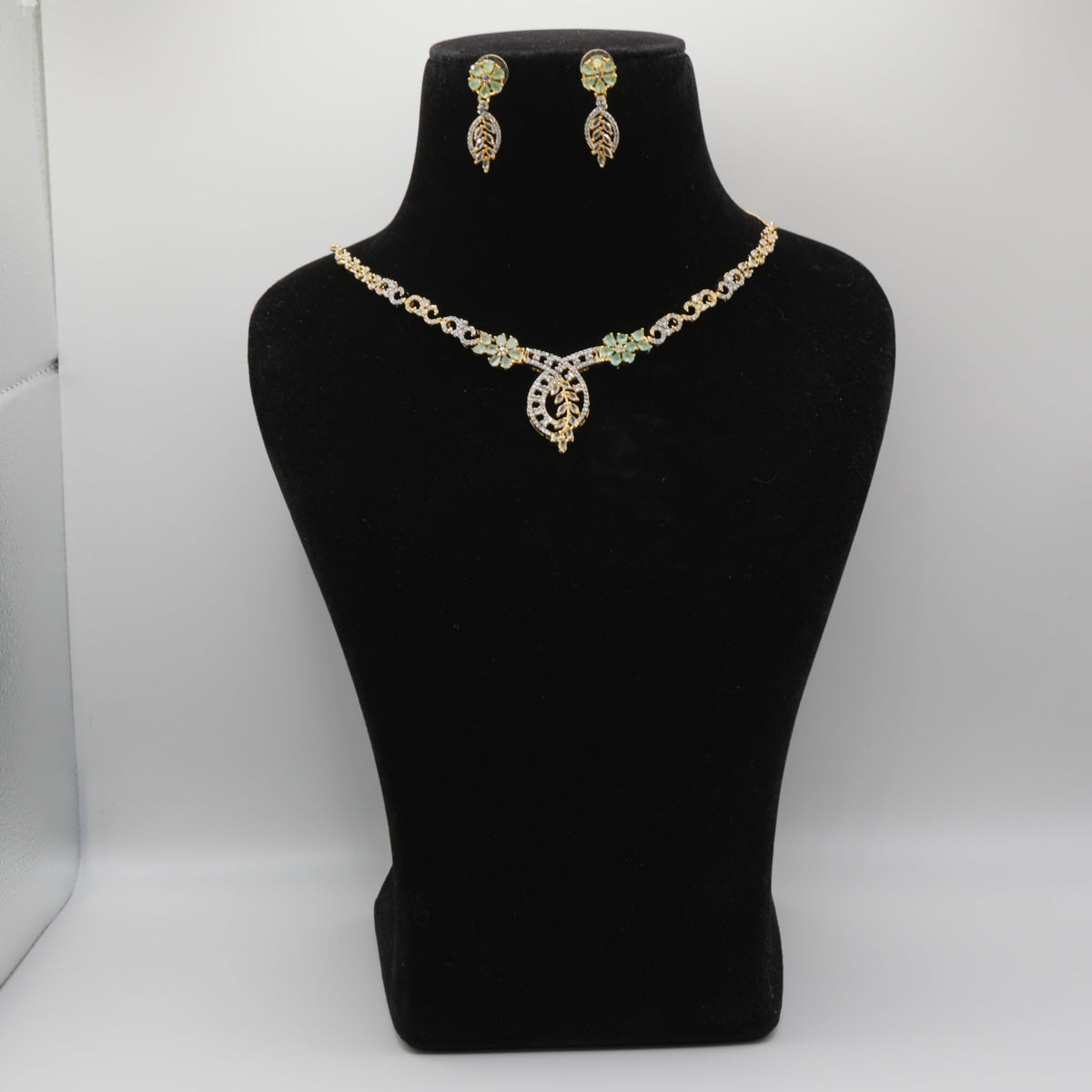 Kiran Mint Necklace Set