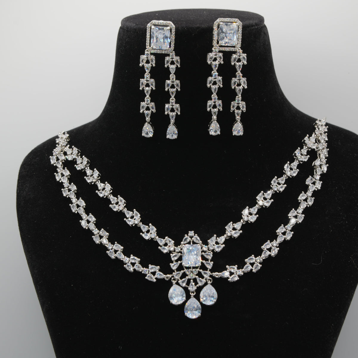 Sohni Silver Victorian Necklace Set
