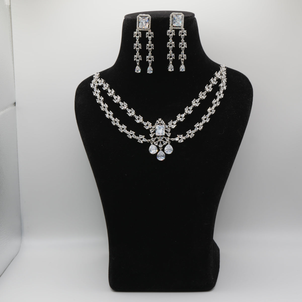 Sohni Silver Victorian Necklace Set