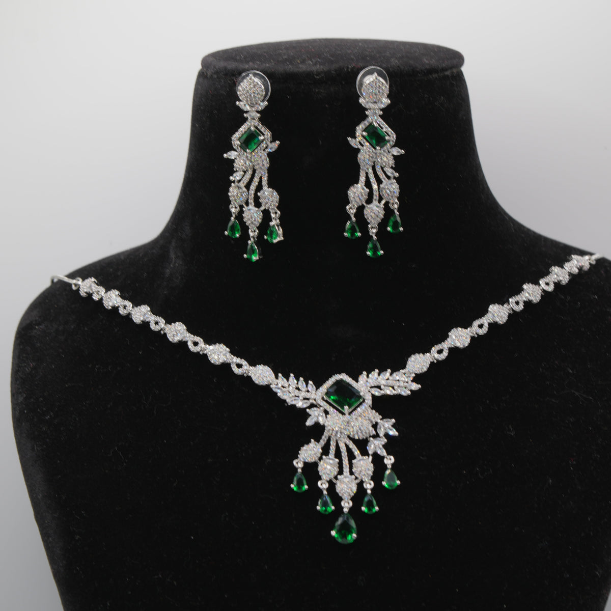 Panna Emerald Art Deco Necklace Set
