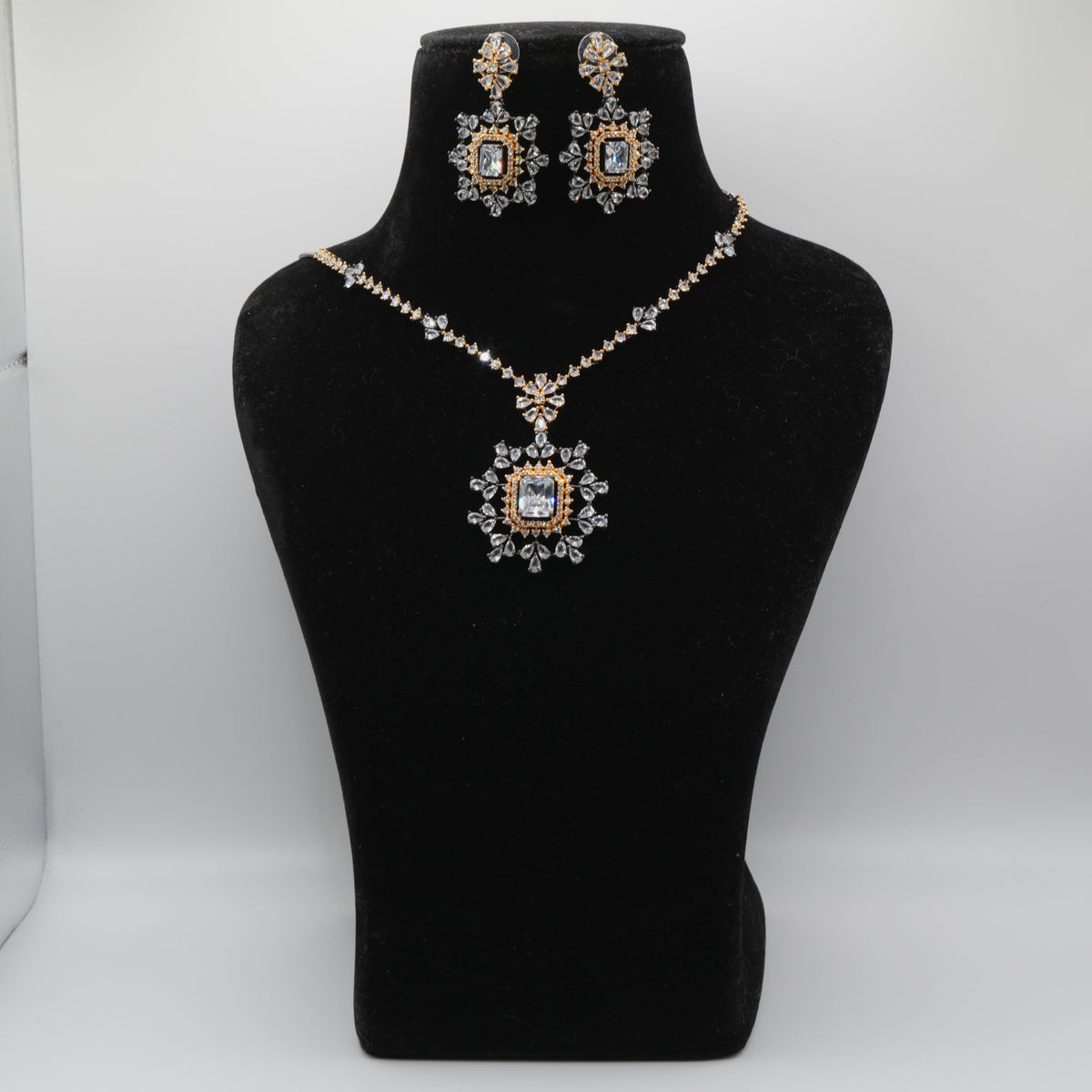 Hira Starburst Necklace Set