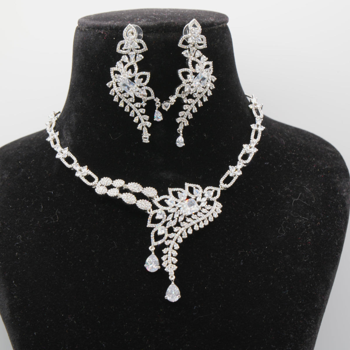 Kiran Silver Necklace Set