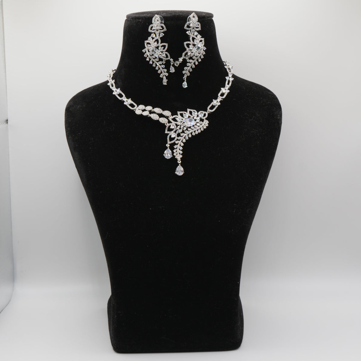 Kiran Silver Necklace Set