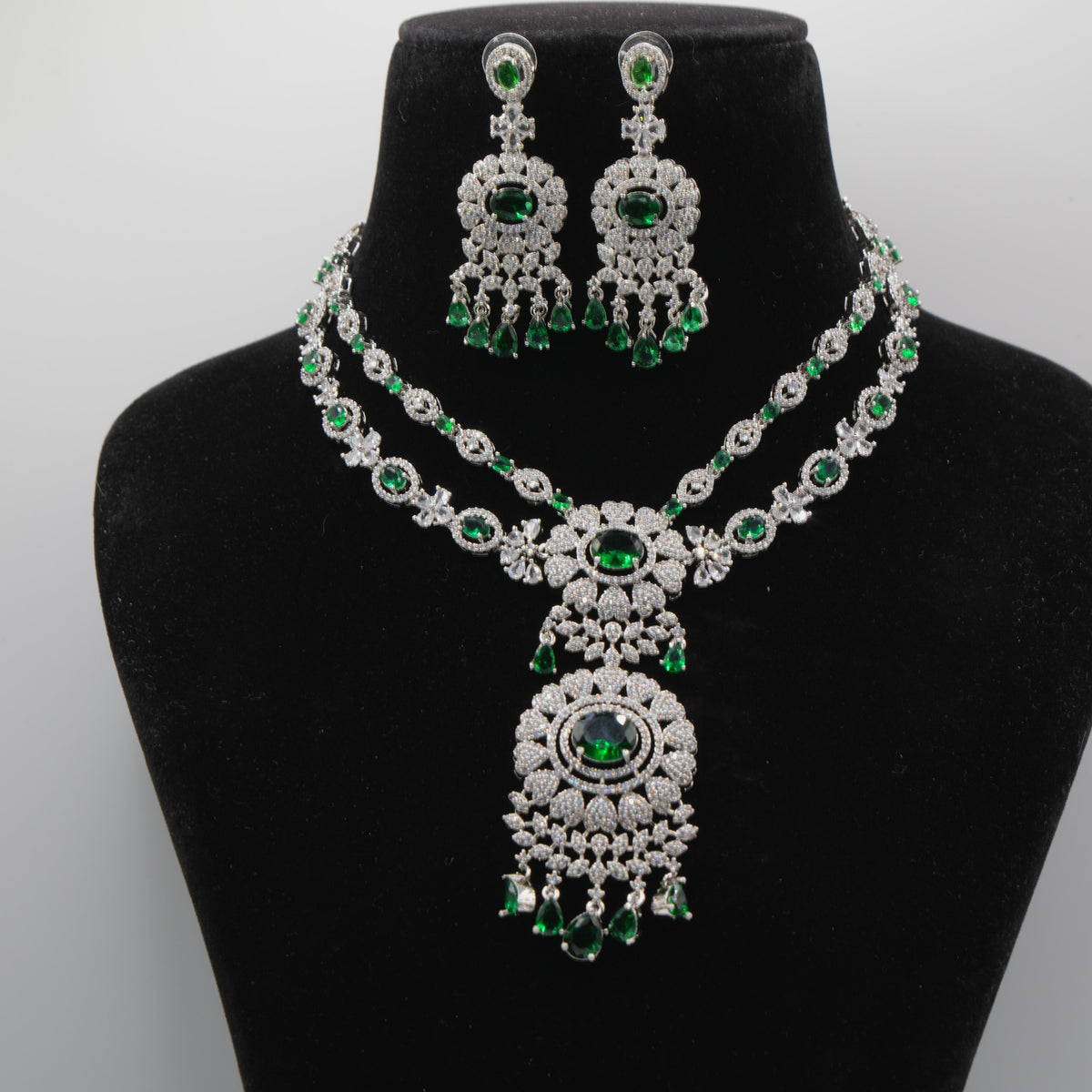 Zamurd Emerald Medallion Necklace Set