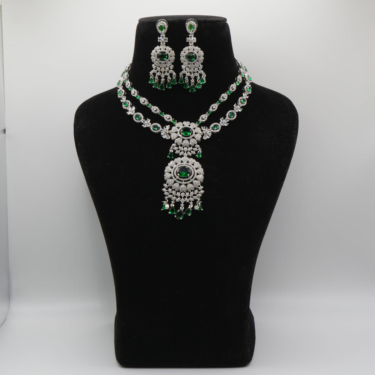 Zamurd Emerald Medallion Necklace Set