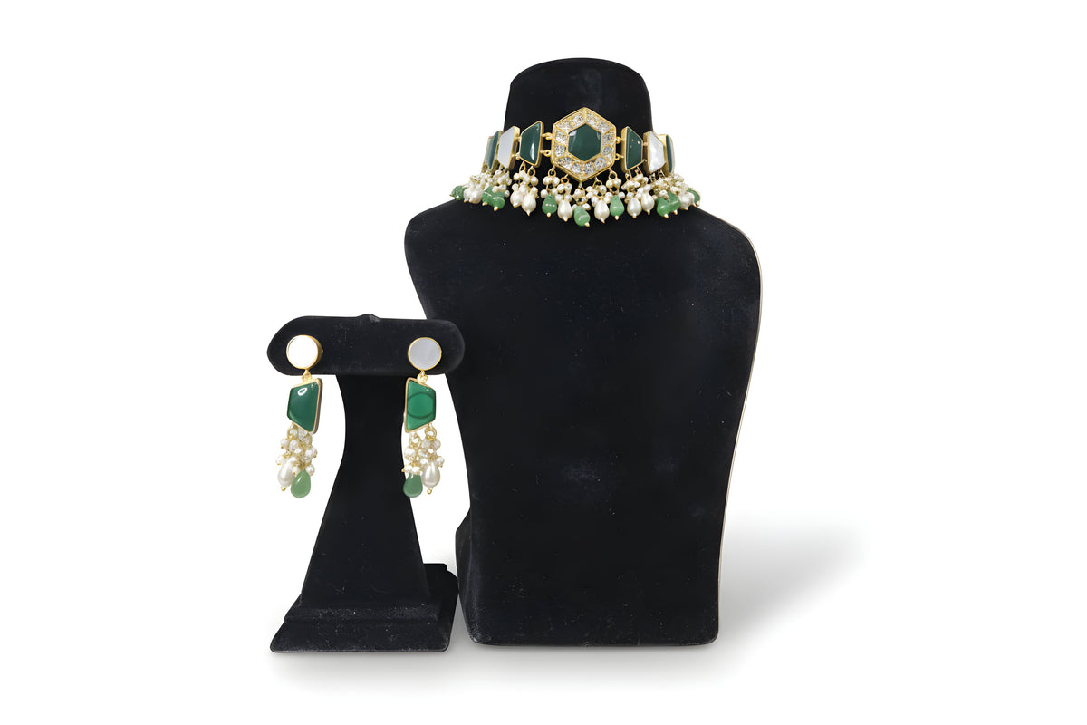 Panna Emerald Kundan Pearl Choker Set - Jewellery set on display stand